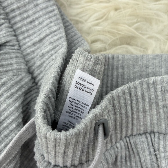 ALO yoga Gray Ribbed Joggers - Picture 5 of 11